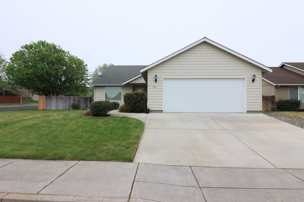 3/2 Beautiful Home in Madras House Rental in Madras, OR