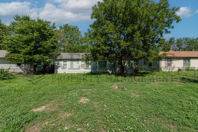 Building Photo - 2850 S Mead St