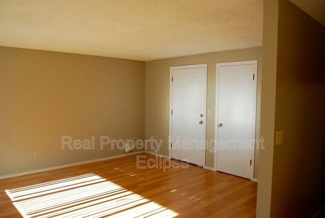 Foto del edificio - 6130 W Beech St
