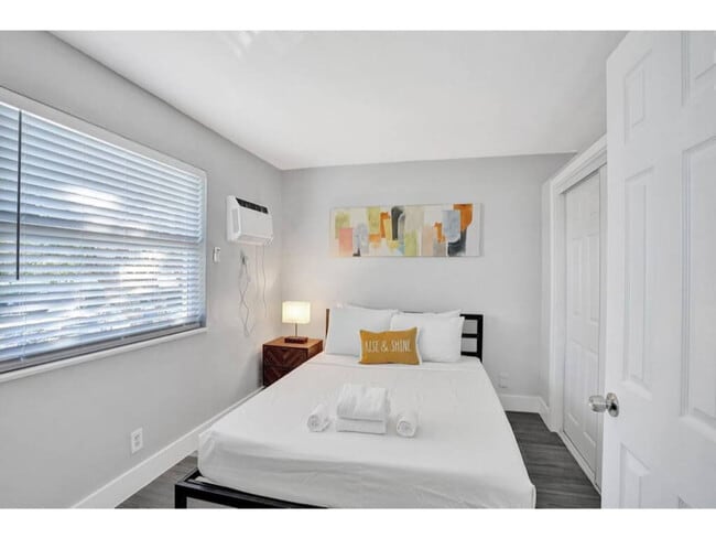 Building Photo - 50 Davie Blvd