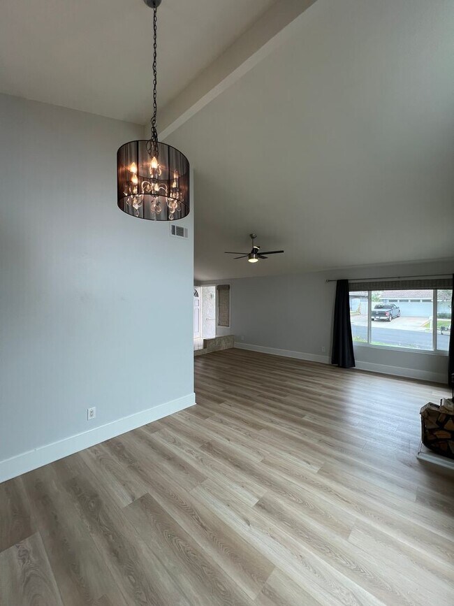 Building Photo - Beautiful Single Story Family Home