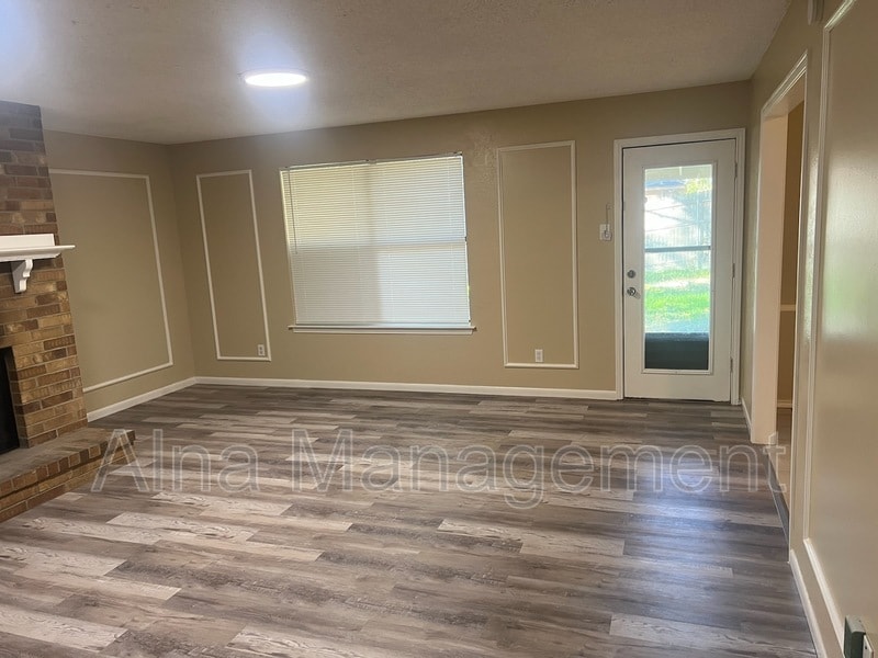 Photo - 611 Timber Trl