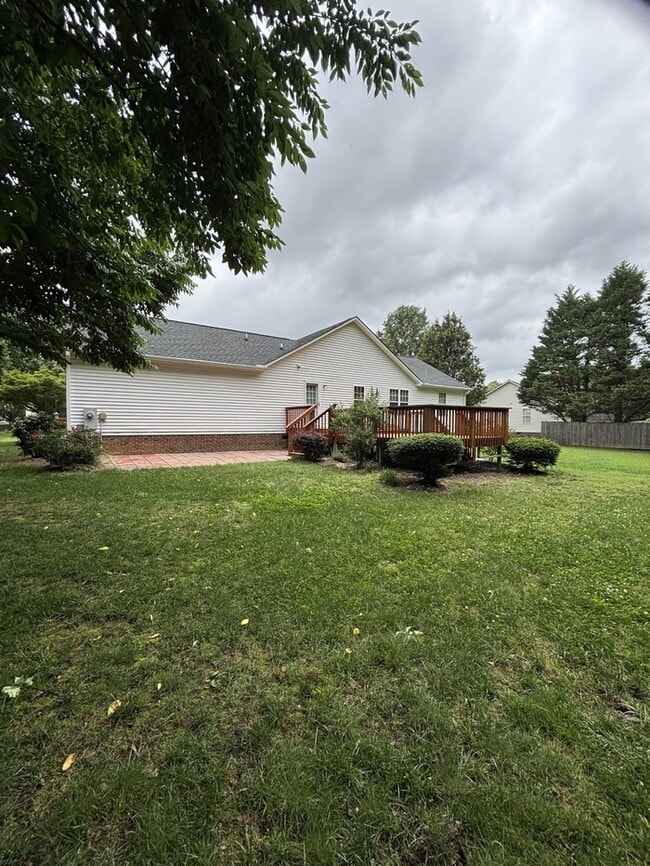 Building Photo - 60 Stratford Dr