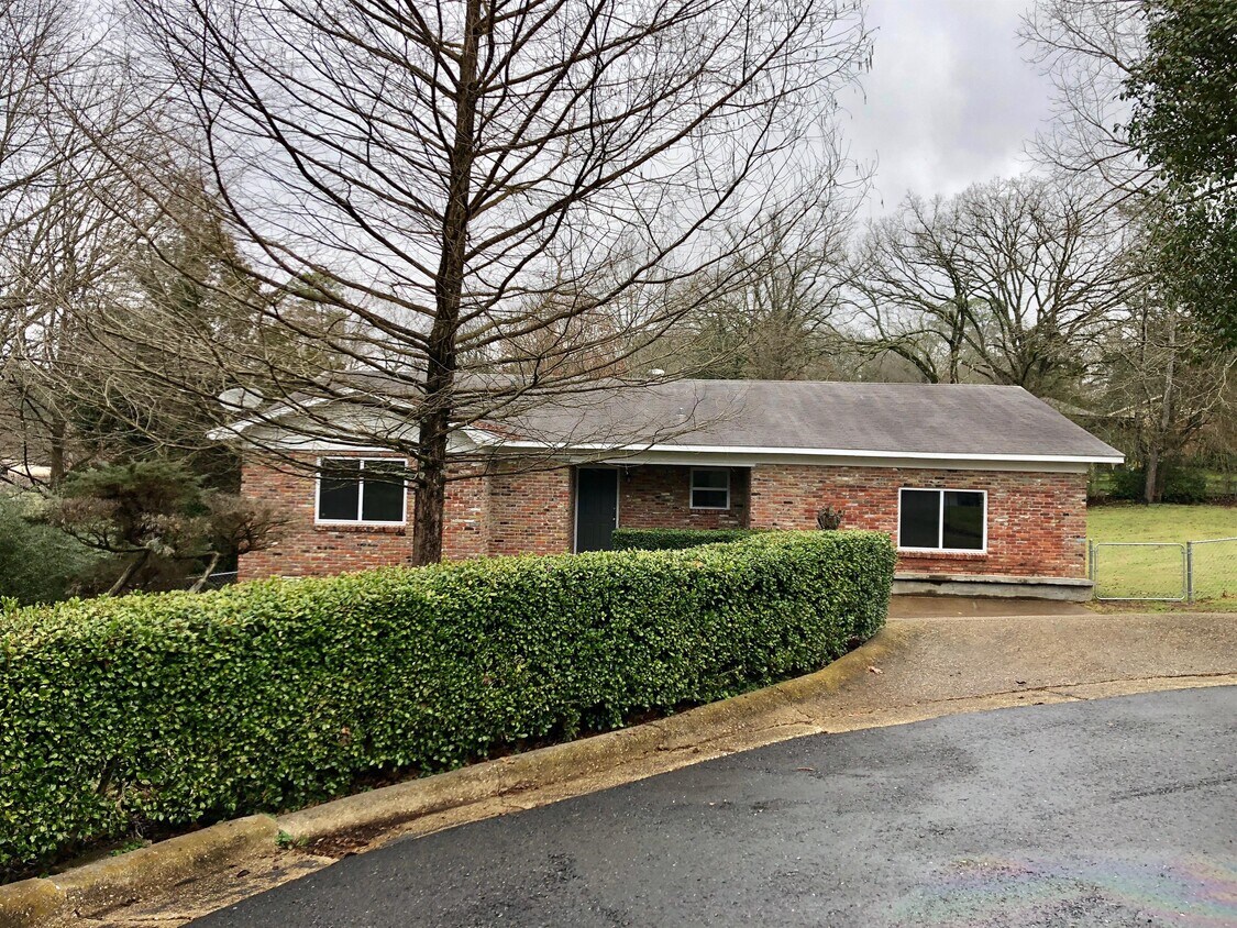 Primary Photo - 103 Cedarwood Ct