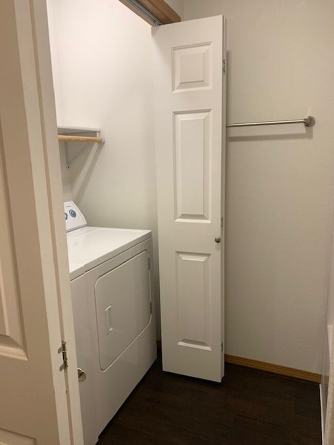 Building Photo - Upper 2bd / 1ba  Apartment + Single stall detached garage