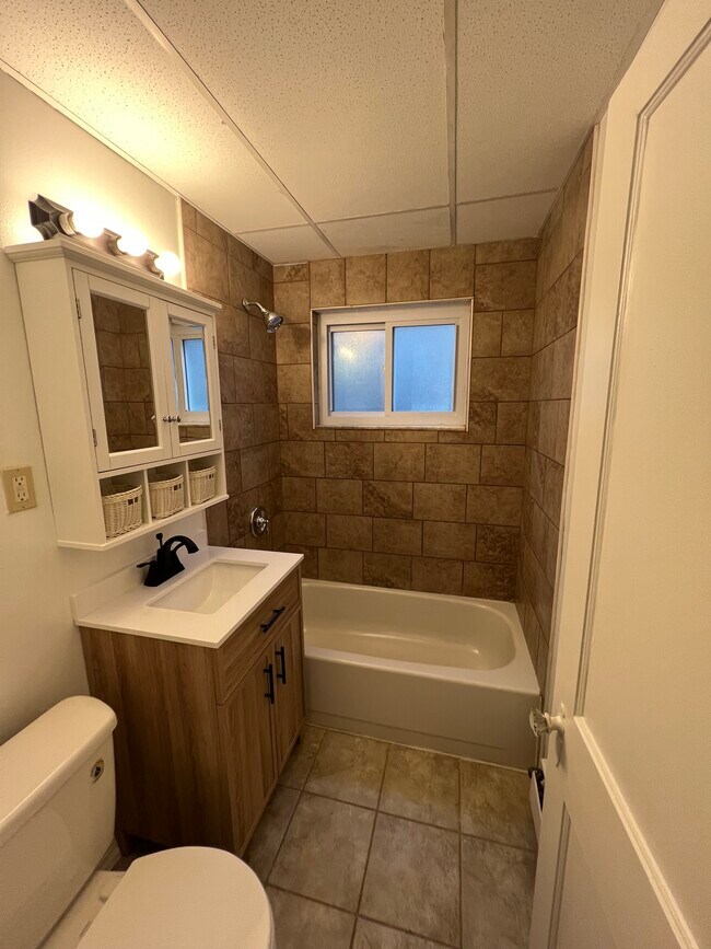 Building Photo - 348 Oakland Ave