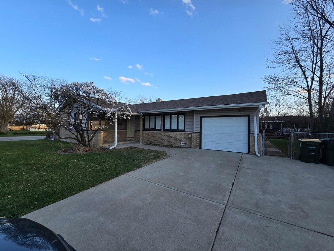Foto principal - 109 Landmeier Rd