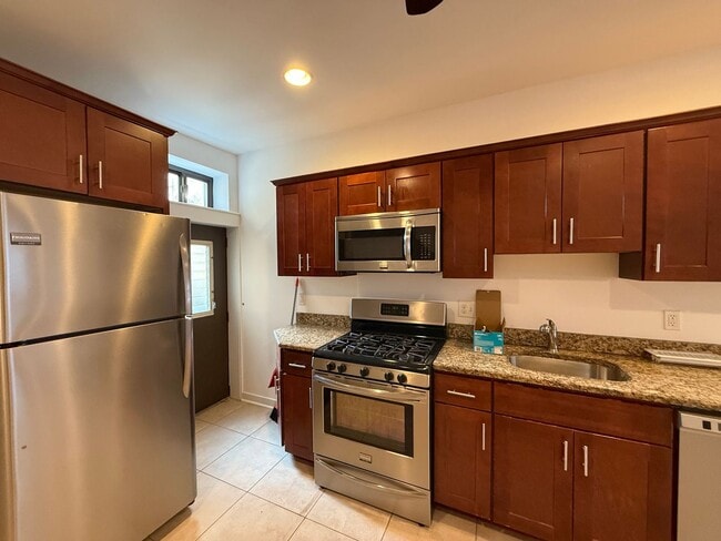 Newly Renovated Triplex East Passyunk - Newly Renovated Triplex East Passyunk Apartment