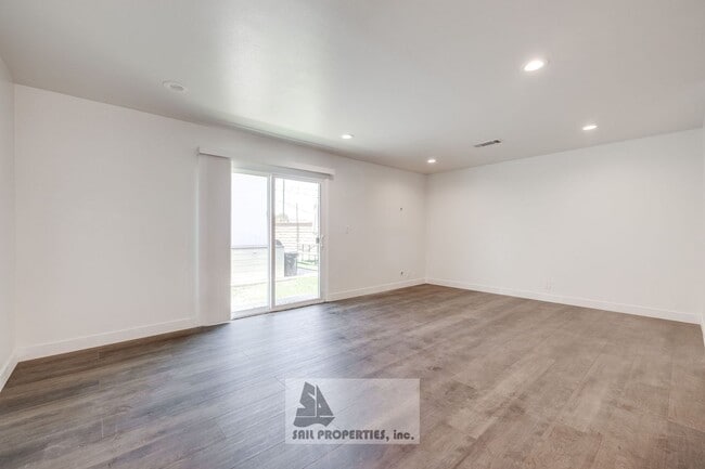 Building Photo - 4-Bedroom Huntington Beach Home – Cul-de-Sac, Fully Remodeled