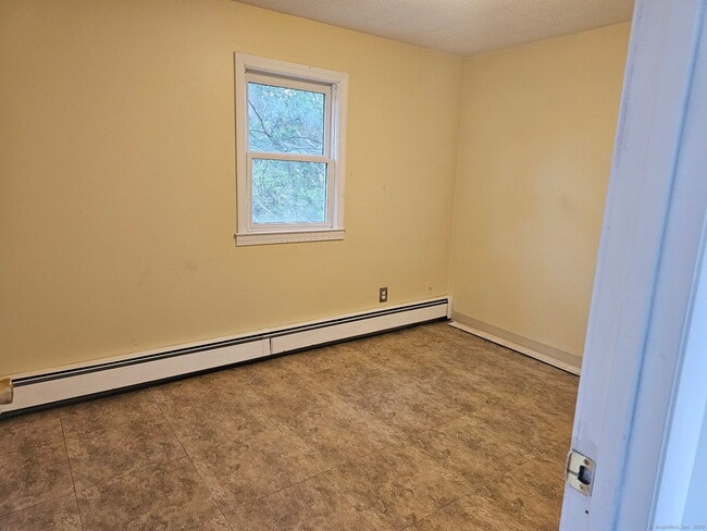 Building Photo - 4 E Newberry Rd
