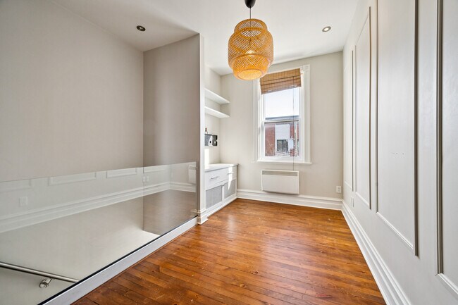 Building Photo - 4077 Rue Lanouette