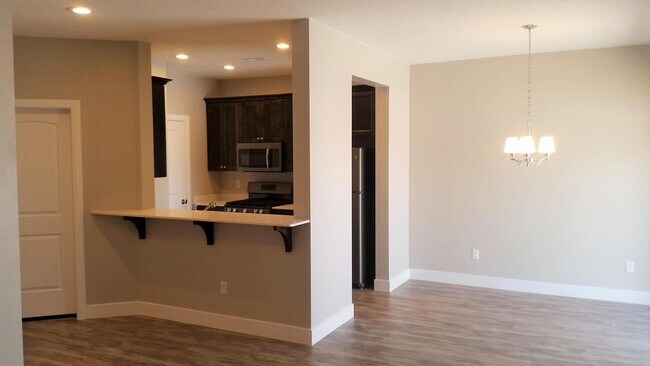 Foto del edificio - 3 bedroom, 2.5 bathroom Townhome on the No...