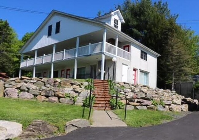 Building Photo - 115 3rd St