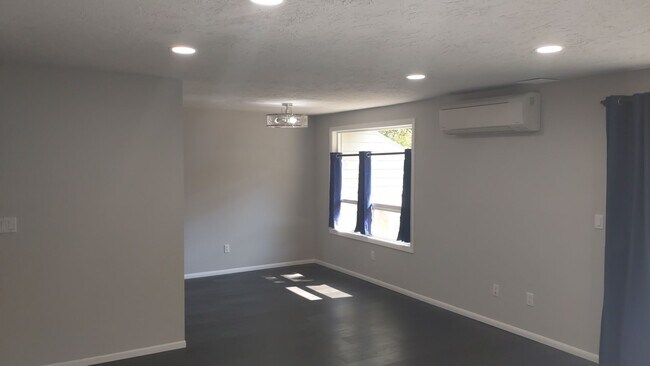Building Photo - Available now: 3 bedroom ~ 1.5 bath Townho...