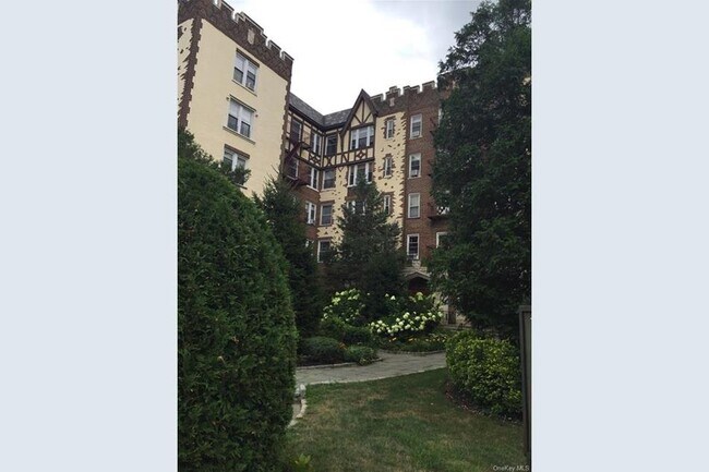 Building Photo - 1470 Midland Ave