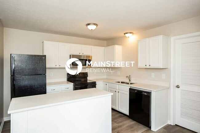Foto del edificio - 4 Bedroom Pet-Friendly Home in Indianapolis, IN with Main Street Renewal