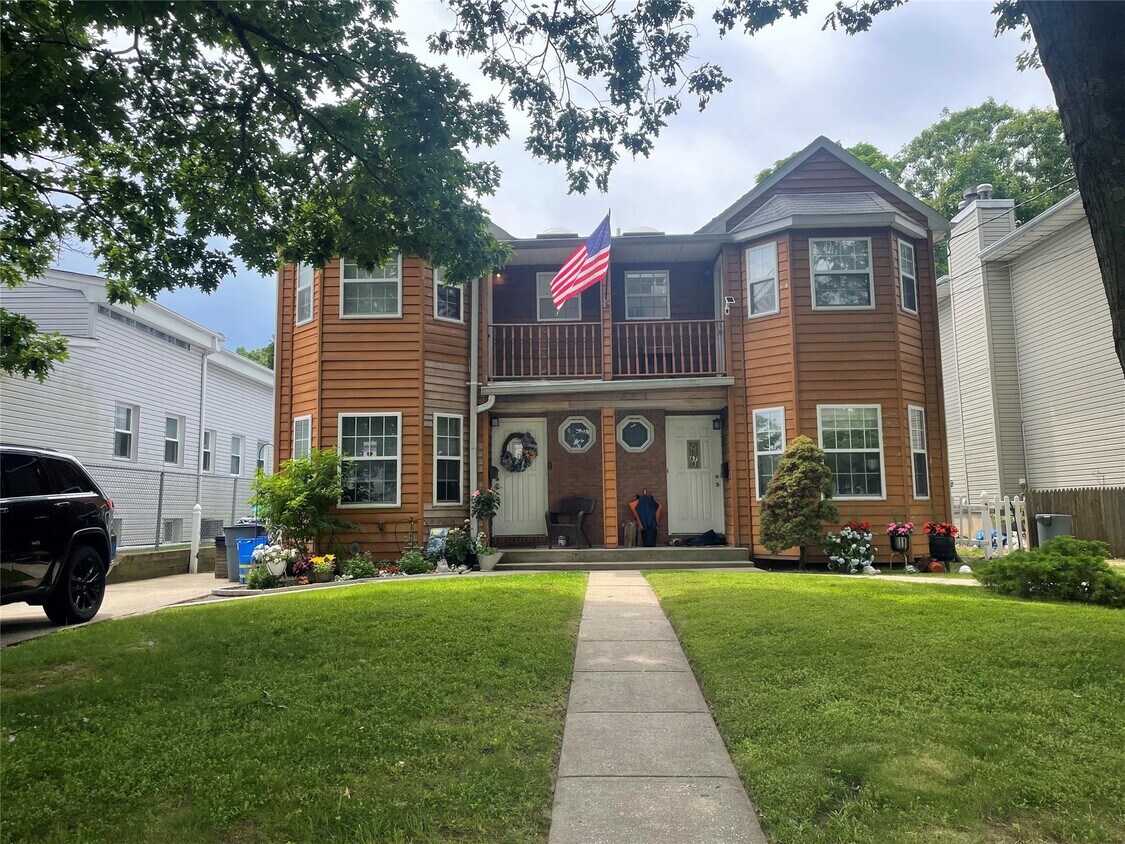 Primary Photo - 67 Sagamore Hill Dr