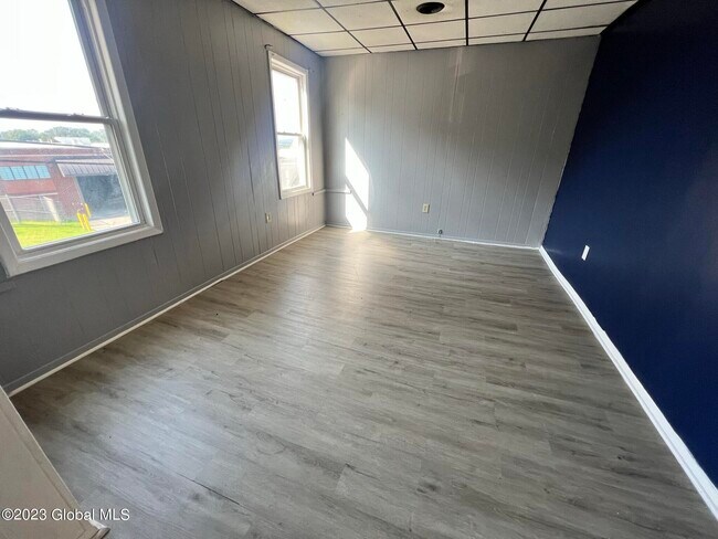 Building Photo - 611 Seneca St