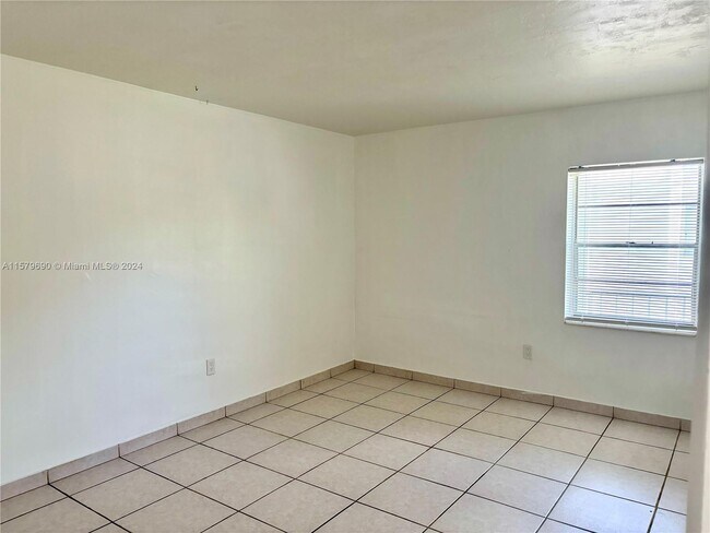 Building Photo - 9651 SW 77th Ave