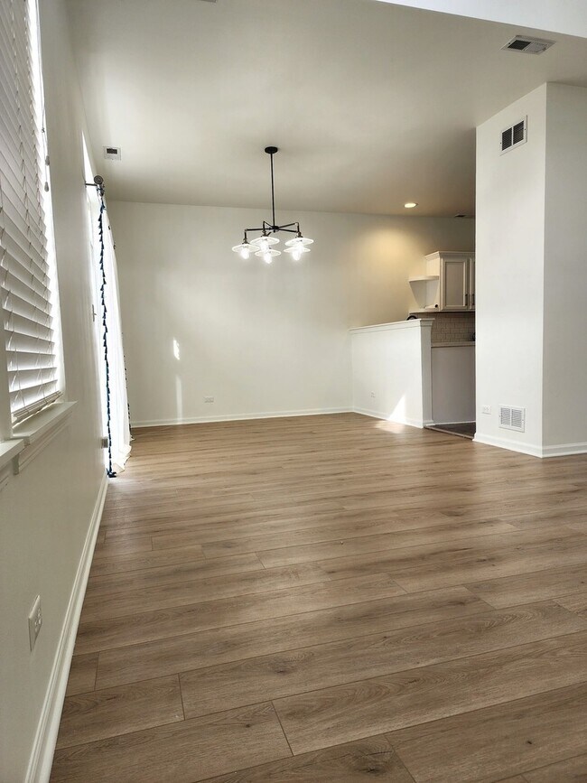 Building Photo - 2884 Falling Waters Ln
