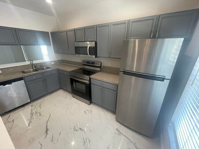 Foto del edificio - 5129 Palmbrooke Cir