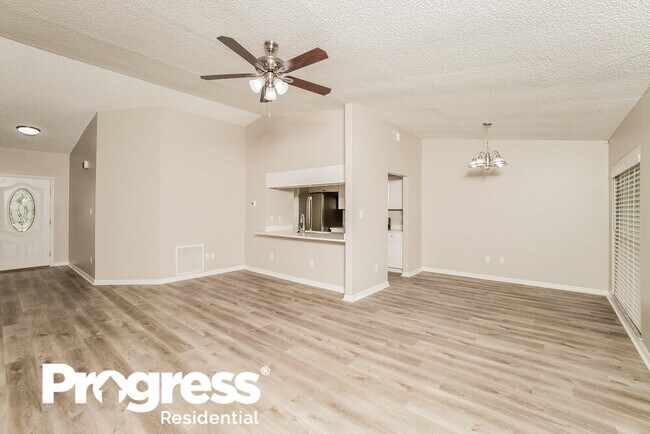 Foto del edificio - 1749 Lakeview Village Dr