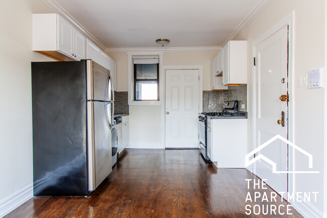 Building Photo - 1056 W Lill Ave