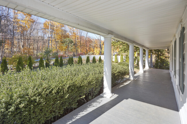 Building Photo - 444 White Oak Shade Rd