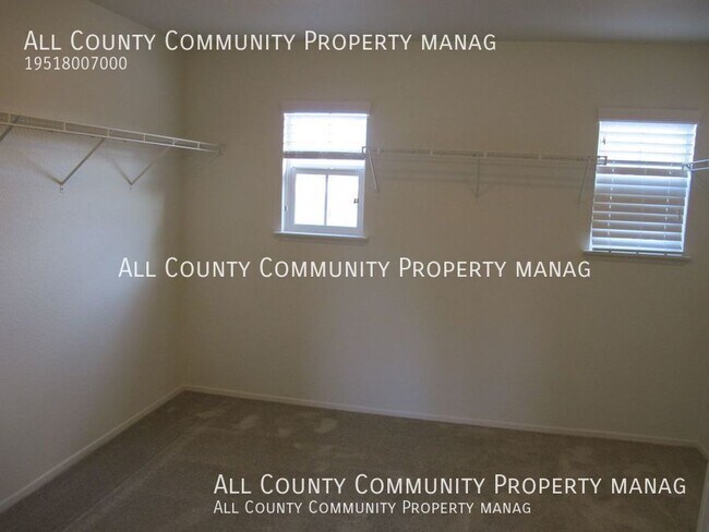 Building Photo - 4 Bed 3 Bath + Bonus Room ~ Two Story Home...