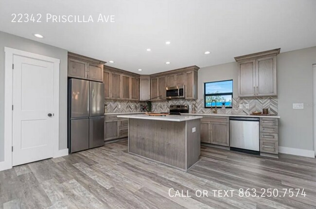 Foto del edificio - 22342 Priscilla Ave