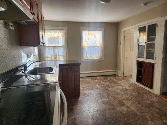 Building Photo - 310 Chase St