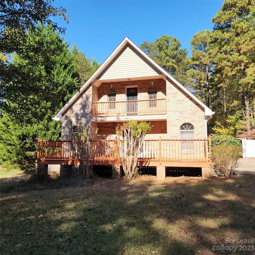 Primary Photo - 208 Chuckwood Rd