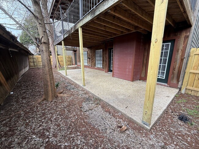 Foto del edificio - 3BD 2BA FLAT APARTMENT DOWNSTAIRS