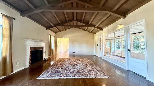 Foto del edificio - Oakmore Ranch Style Home
