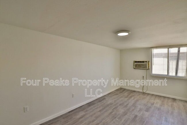 Photo - 102 E Hatcher Rd House