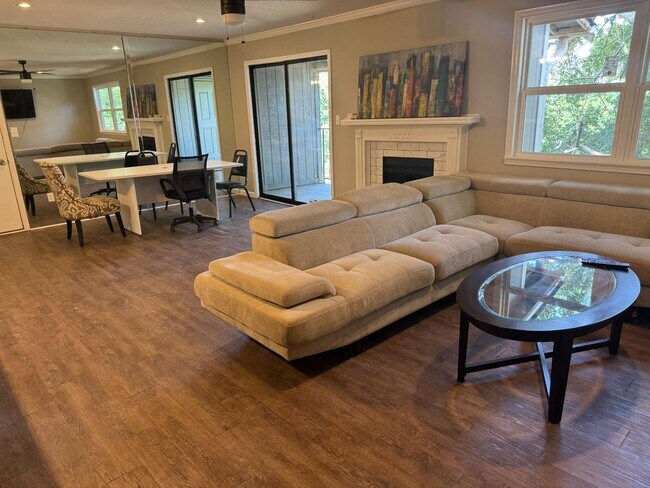 Foto del edificio - 406 Skyview Dr