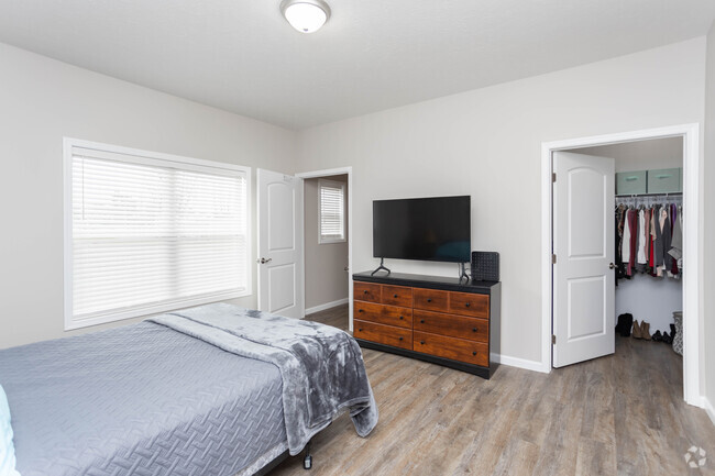 Master Bedroom w/Walk-In Closet - Maiden Meadows Townhomes