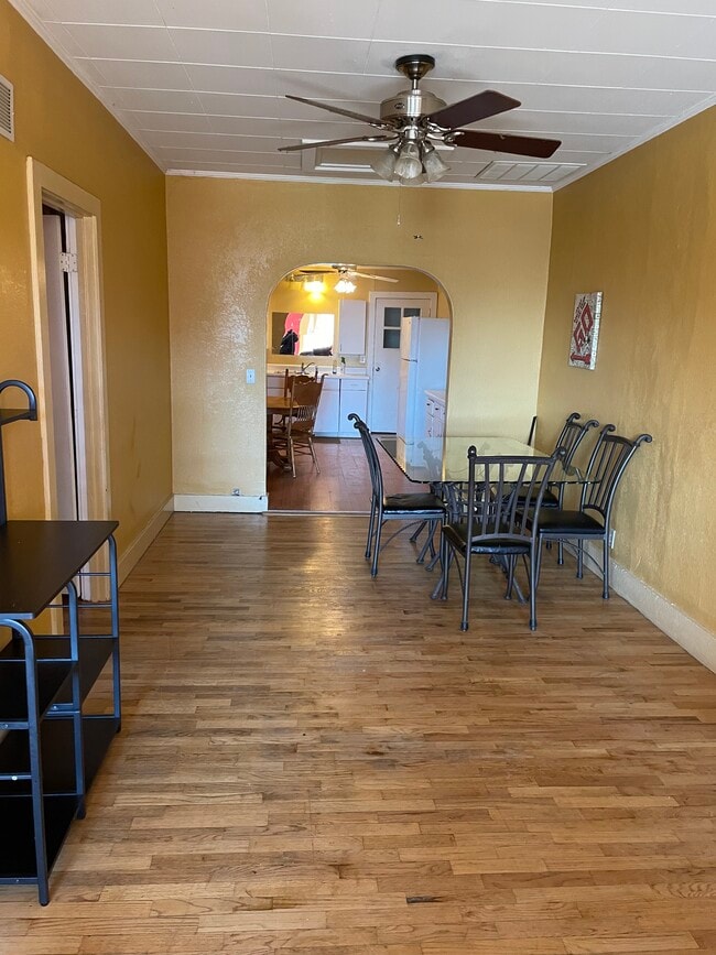 Building Photo - 132 Tecumseh St