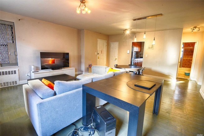 Foto del edificio - 3750 87th St