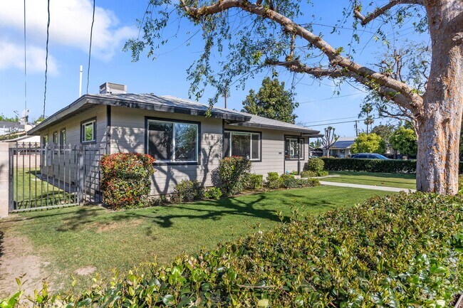 Foto del edificio - Beautiful 3 Bedroom / 2 Bathroom Home for ...