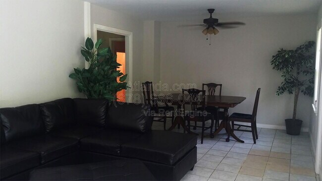 Foto del edificio - 3728 Loren Dr