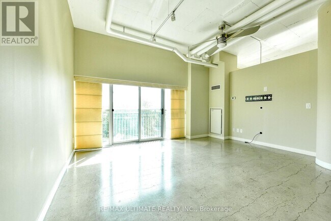 Building Photo - 2 Fieldway Rd