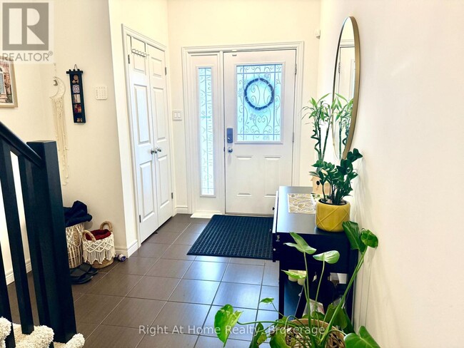 Building Photo - 23 Mussen St