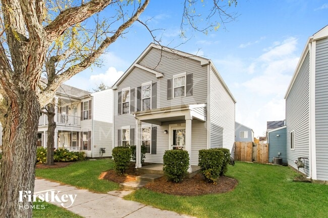 Building Photo - 932 Symphony Dr