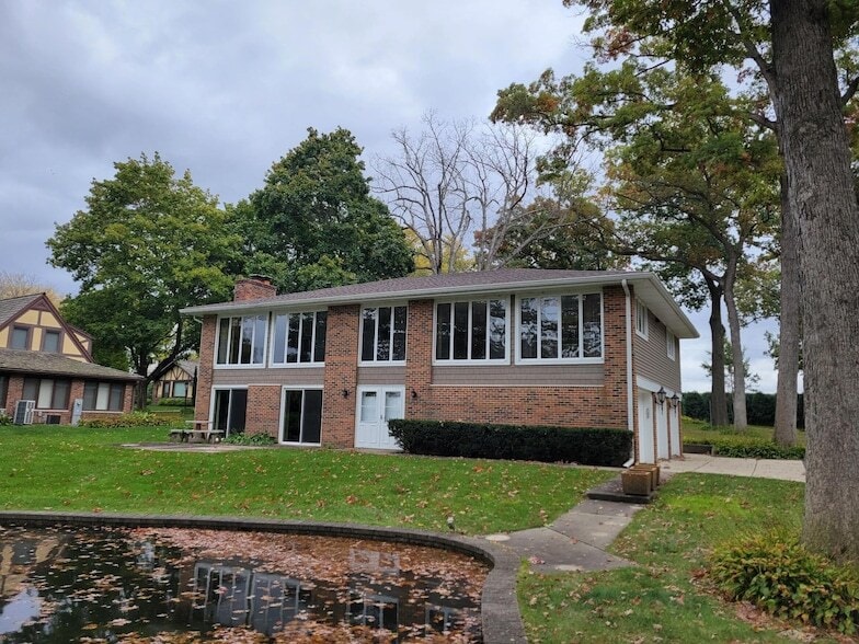 Primary Photo - 3483 S Shore Dr