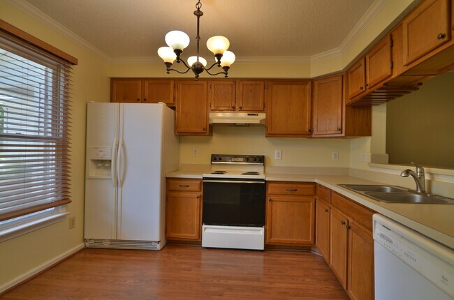 Foto del edificio - Coming Soon! 2BR 2.5 BA Townhome in Yorktown!