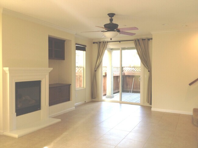 Building Photo - 5998 Camden Cir
