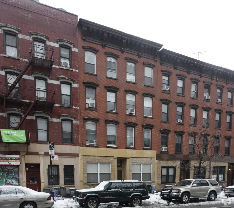 Primary Photo - 108 Greenpoint Ave