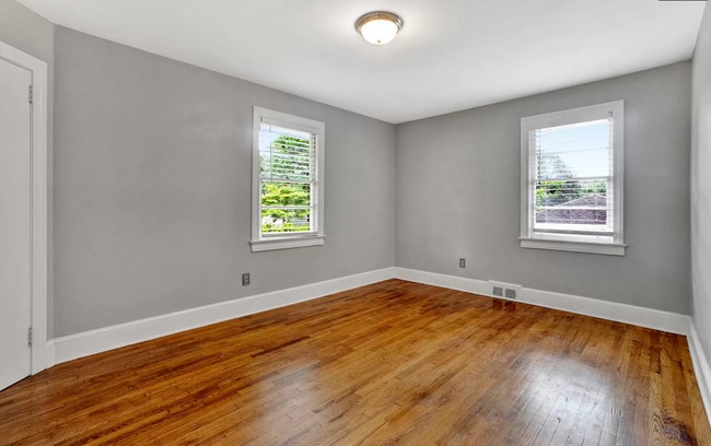 Building Photo - 34 Mayfair Ln