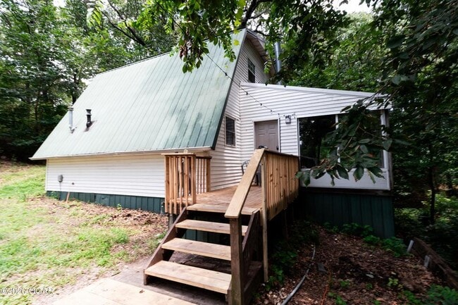 Building Photo - 40 Hickory Ln